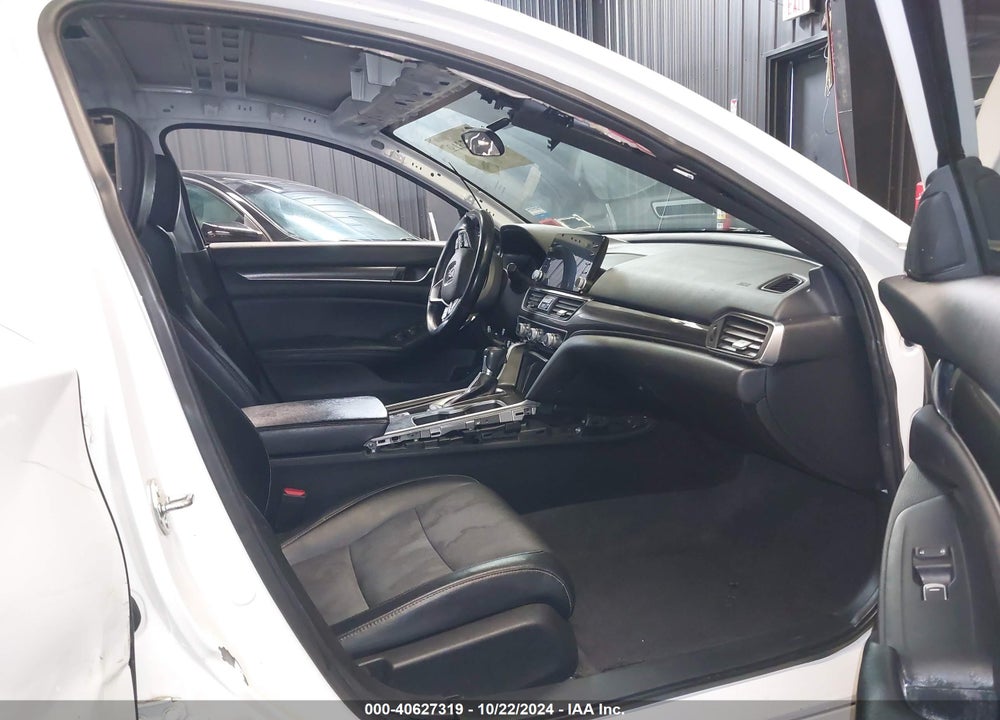 2018 HONDA ACCORD VIN: 1HGCV1F33JA095222