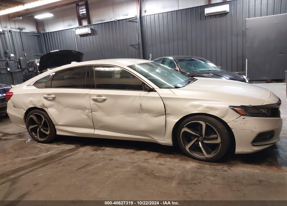 2018 HONDA ACCORD VIN: 1HGCV1F33JA095222