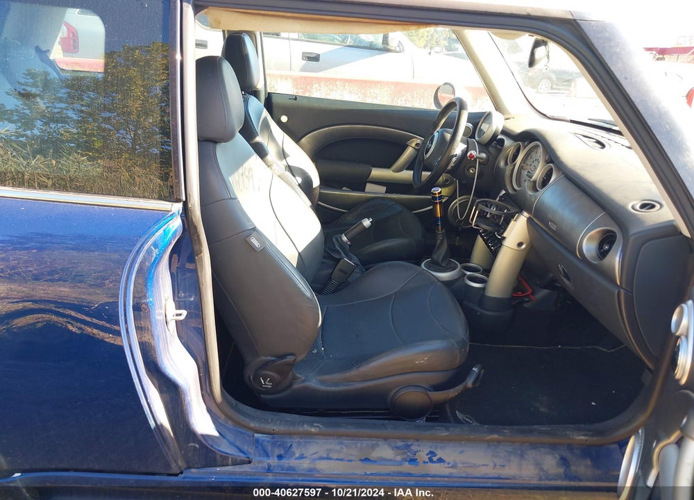 2003 MINI COOPER S VIN: WMWRE33473TD63083