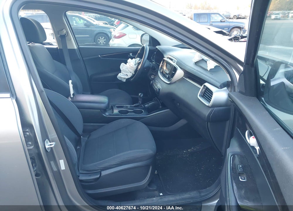 2017 KIA SORENTO 2.4L LX VIN: 5XYPG4A3XHG200710