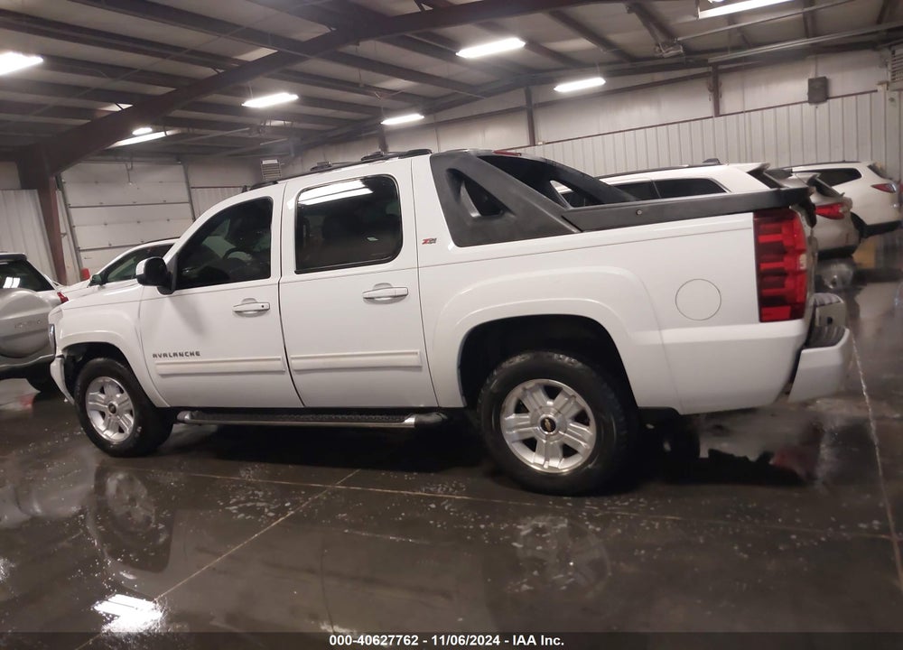 2011 CHEVROLET AVALANCHE 1500 LT1 VIN: 3GNTKFE36BG191412