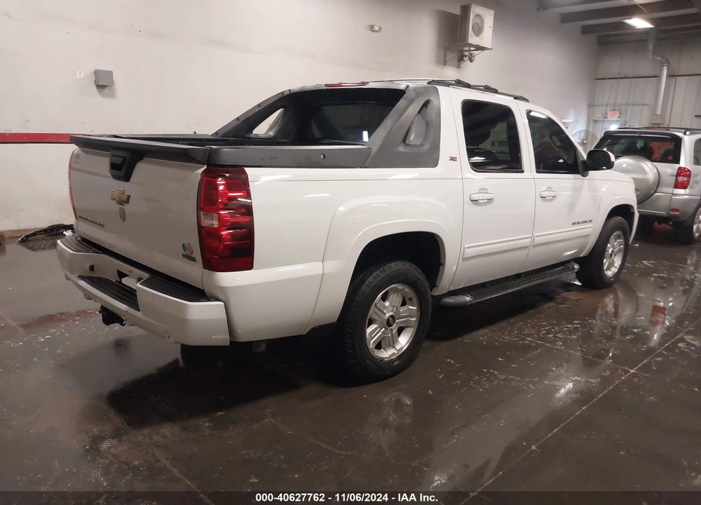 2011 CHEVROLET AVALANCHE 1500 LT1 VIN: 3GNTKFE36BG191412