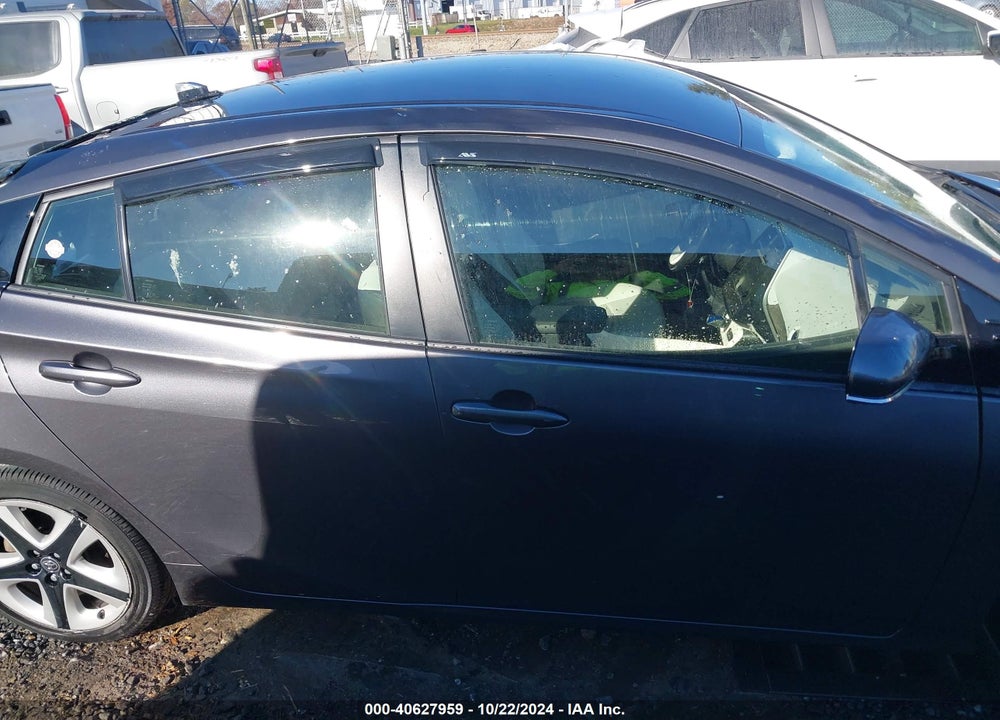 2018 TOYOTA PRIUS THREE TOURING VIN: JTDKARFU3J3552421
