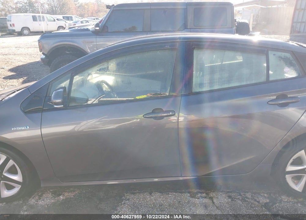 2018 TOYOTA PRIUS THREE TOURING VIN: JTDKARFU3J3552421