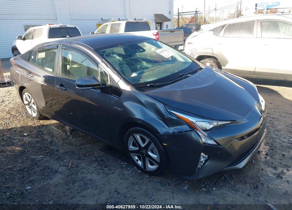 2018 TOYOTA PRIUS THREE TOURING VIN: JTDKARFU3J3552421