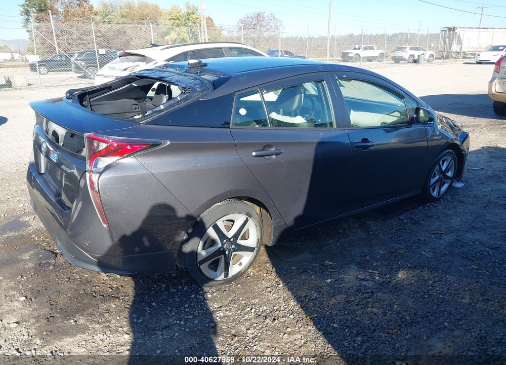 2018 TOYOTA PRIUS THREE TOURING VIN: JTDKARFU3J3552421