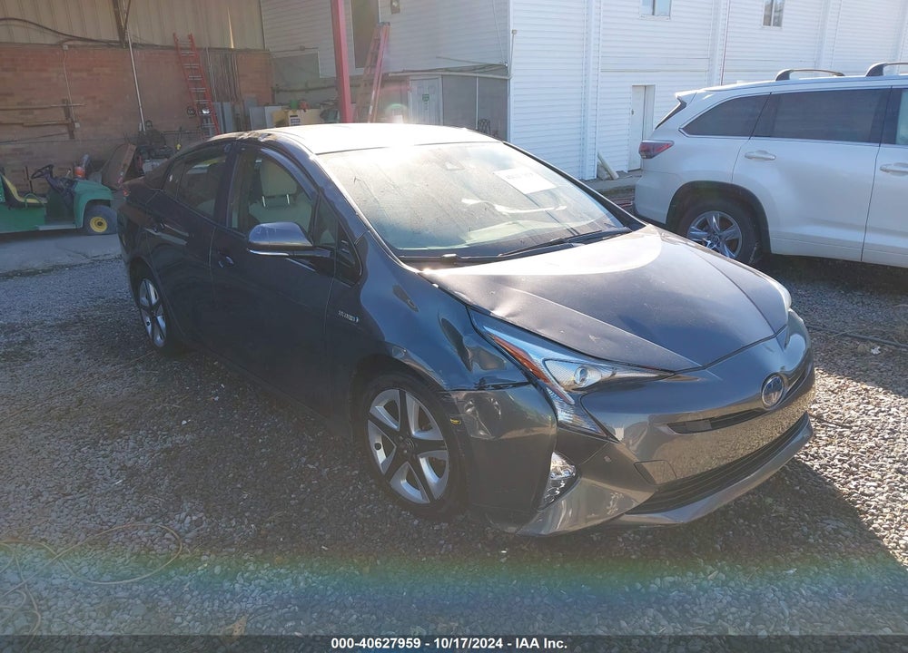 2018 TOYOTA PRIUS THREE TOURING VIN: JTDKARFU3J3552421