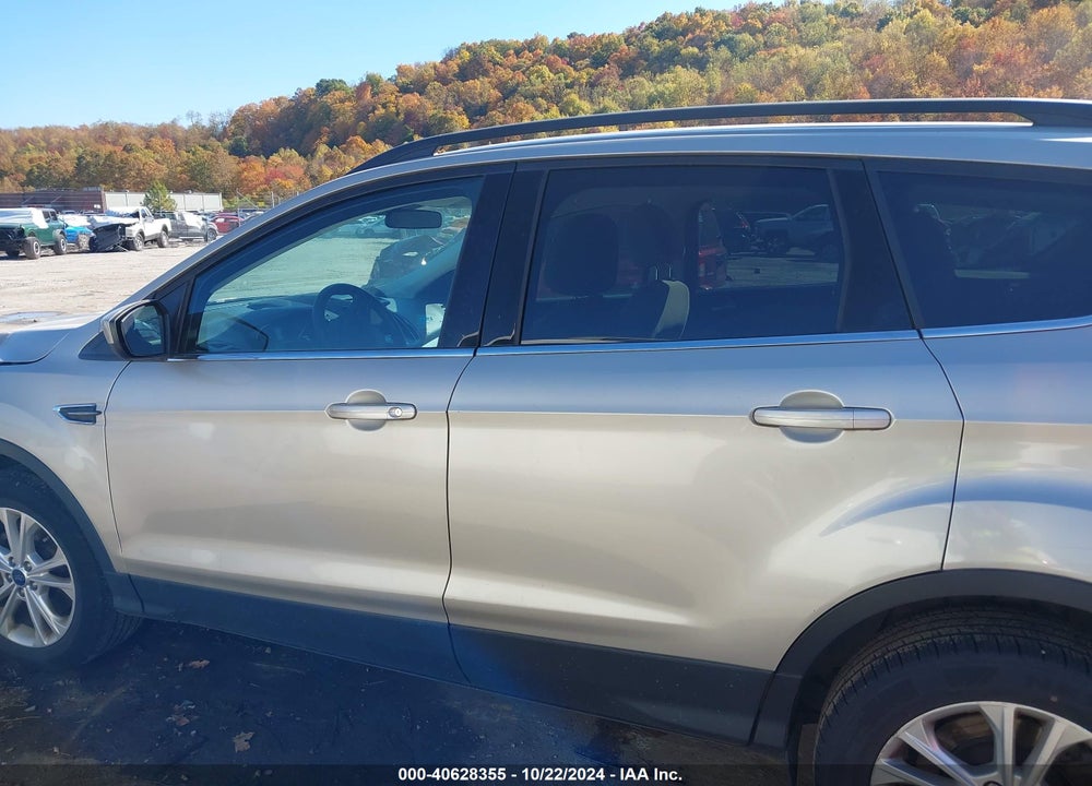2017 FORD ESCAPE SE VIN: 1FMCU9GD4HUB65614
