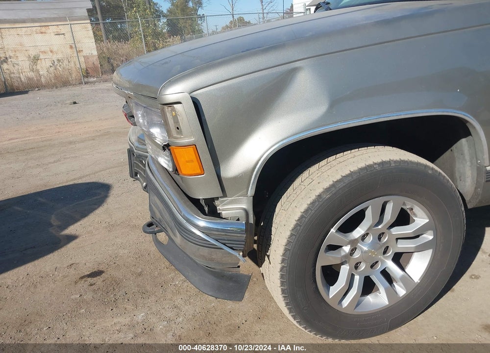 1999 GMC SUBURBAN 1500 SL VIN: 1GKFK16R6XJ779834
