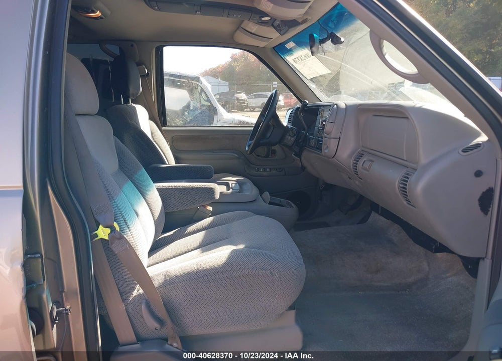 1999 GMC SUBURBAN 1500 SL VIN: 1GKFK16R6XJ779834