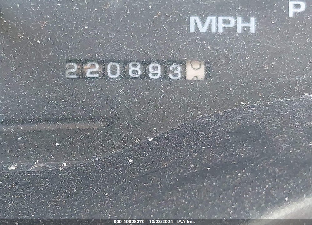 1999 GMC SUBURBAN 1500 SL VIN: 1GKFK16R6XJ779834