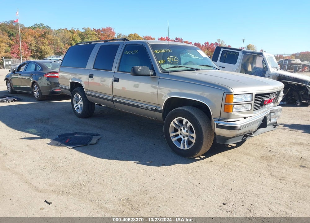 1999 GMC SUBURBAN 1500 SL VIN: 1GKFK16R6XJ779834