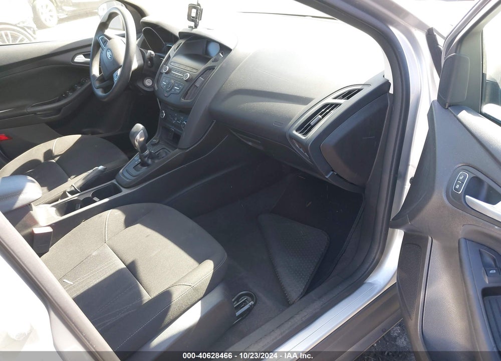 2018 FORD FOCUS SE VIN: 1FADP3K23JL273369