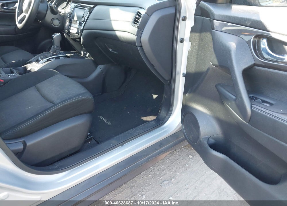 2020 NISSAN ROGUE SV FWD VIN: JN8AT2MT1LW001093