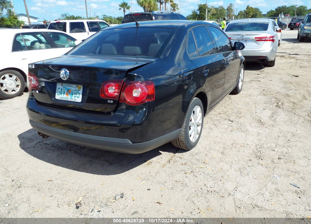 2010 VOLKSWAGEN JETTA LIMITED EDITION VIN: 3VWRX7AJ4AM135349