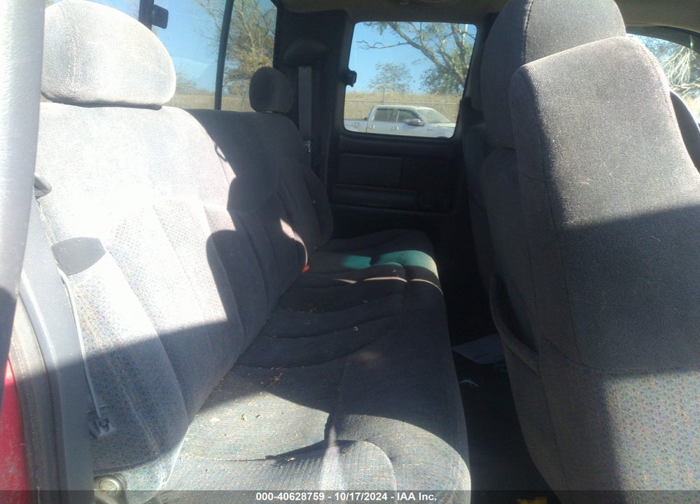 1999 CHEVROLET SILVERADO 1500 LS VIN: 2GCEK19T7X1262941