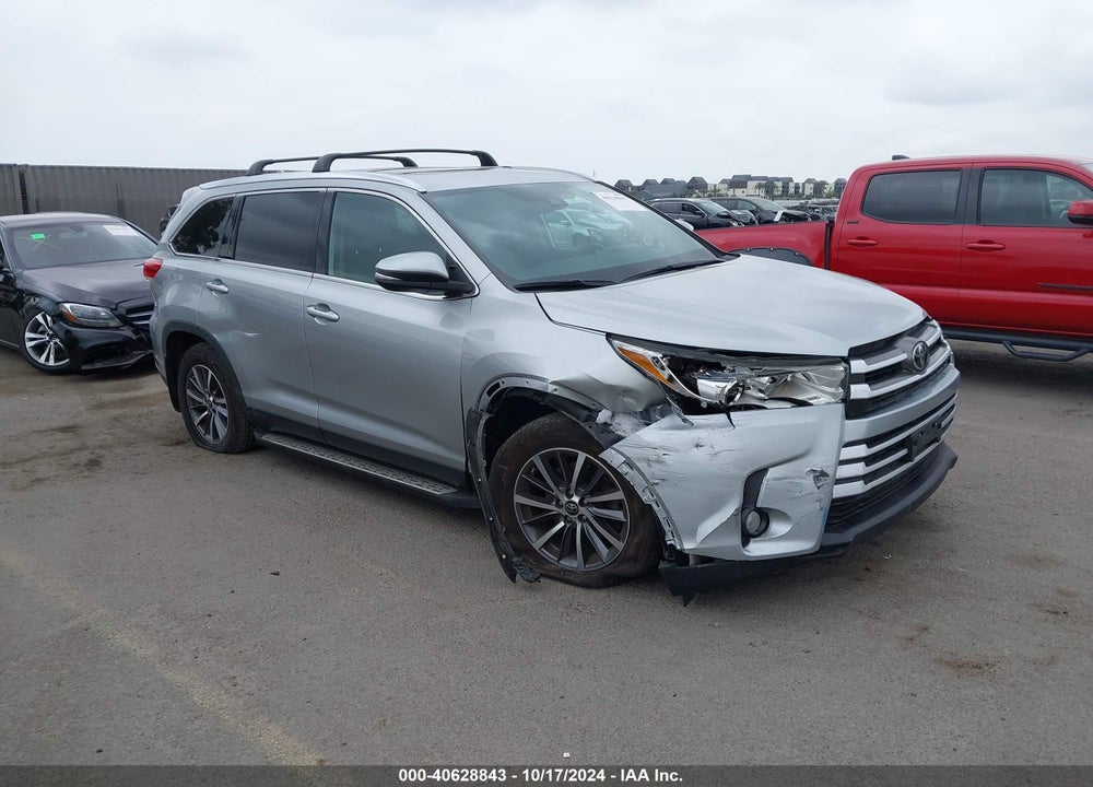 2019 TOYOTA HIGHLANDER XLE VIN: 5TDJZRFHXKS609169