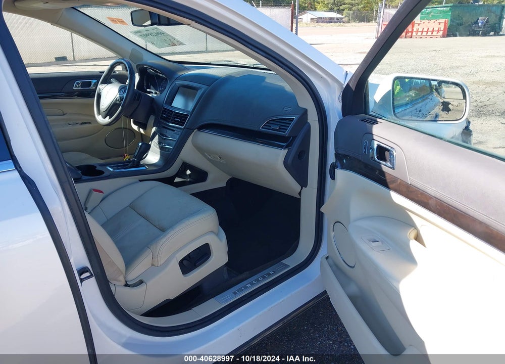 2014 LINCOLN MKT VIN: 2LMHJ5AT0EBL55441