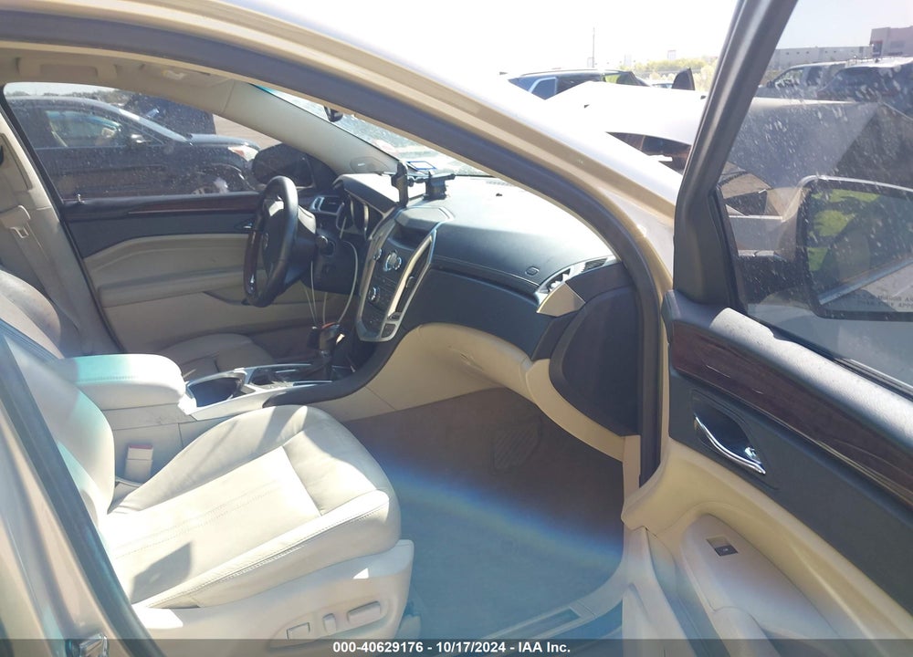 2011 CADILLAC SRX LUXURY COLLECTION VIN: 3GYFNAEY5BS563230