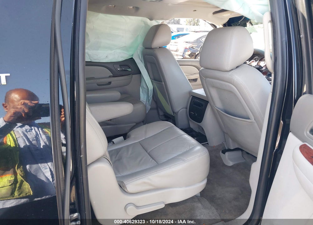 2014 CHEVROLET SUBURBAN 1500 LT VIN: 1GNSKJE73ER156414