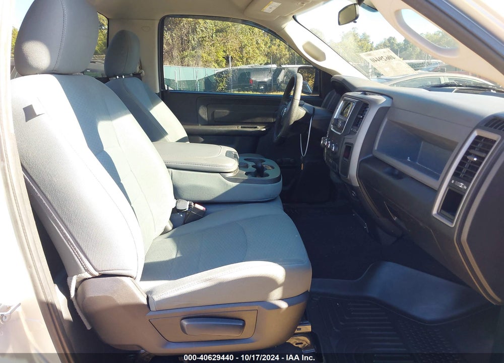2016 RAM 1500 TRADESMAN VIN: 3C6JR6DG7GG352106