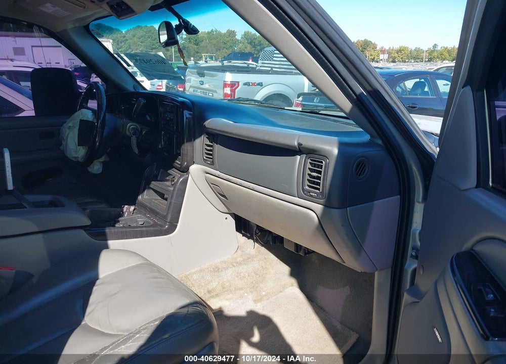 2005 CHEVROLET SUBURBAN 1500 LT VIN: 3GNFK16ZX5G226055