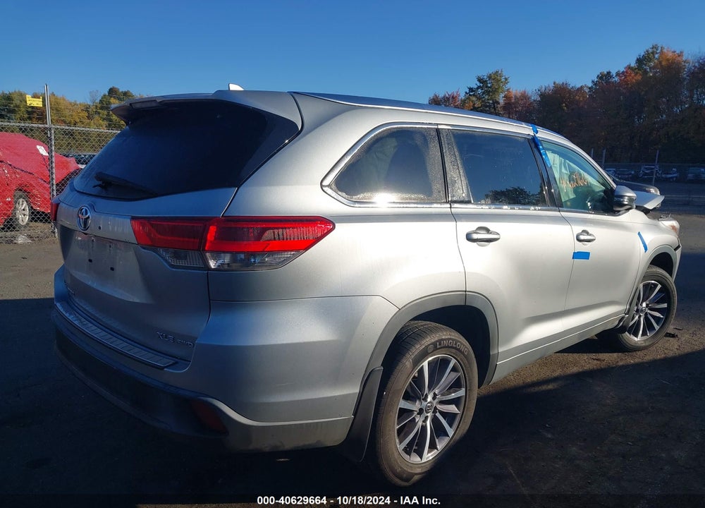 2018 TOYOTA HIGHLANDER XLE VIN: 5TDJZRFH3JS824195