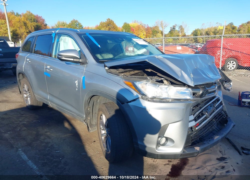 2018 TOYOTA HIGHLANDER XLE VIN: 5TDJZRFH3JS824195