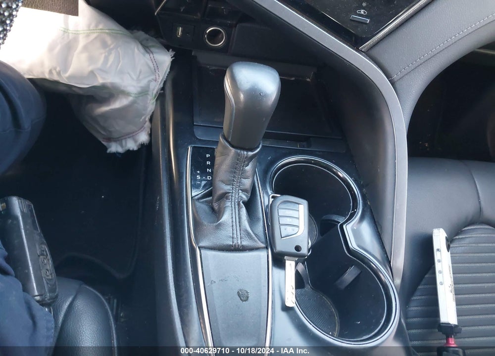 2019 TOYOTA CAMRY SE VIN: 4T1B11HK3KU166148