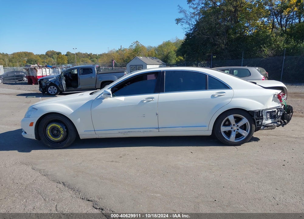 2011 MERCEDES-BENZ S 550 VIN: WDDNG7BB6BA367156