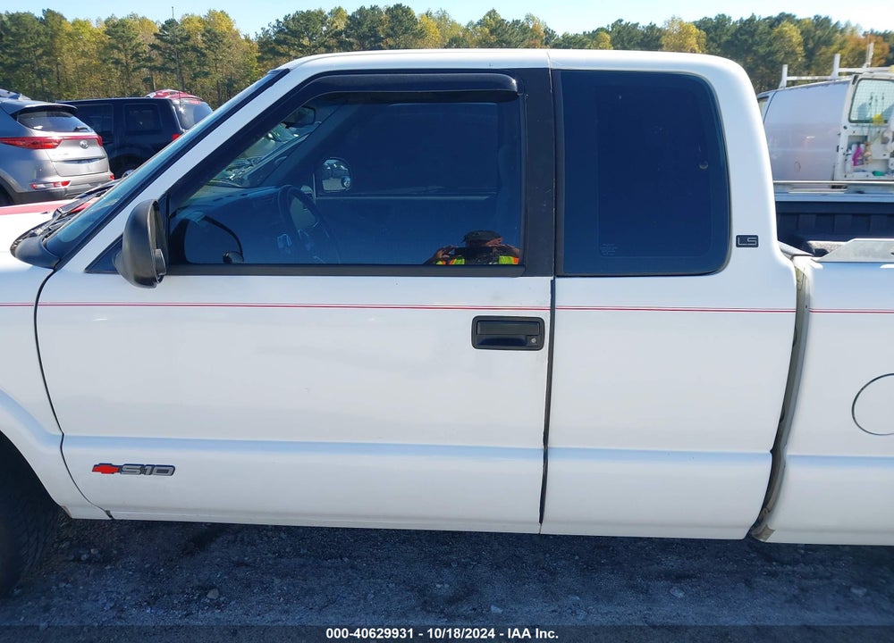 1994 CHEVROLET S TRUCK S10 VIN: 1GCCS19Z5R8210400