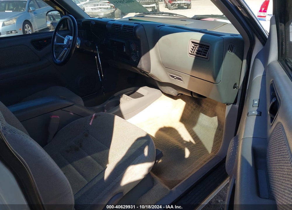 1994 CHEVROLET S TRUCK S10 VIN: 1GCCS19Z5R8210400