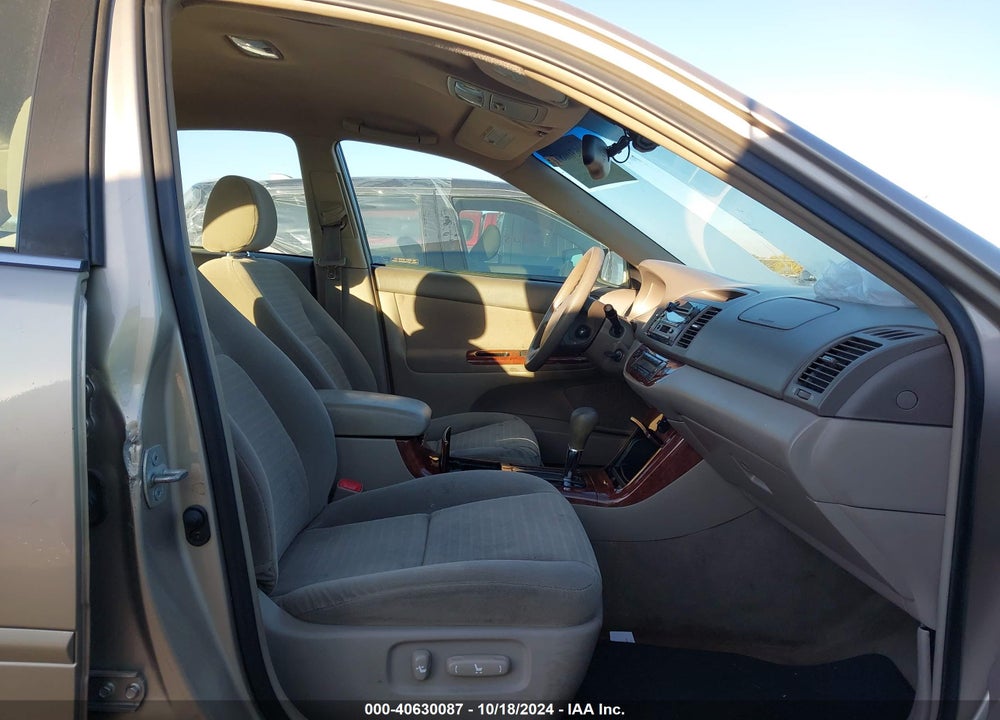 2005 TOYOTA CAMRY XLE VIN: 4T1BE32K25U988338