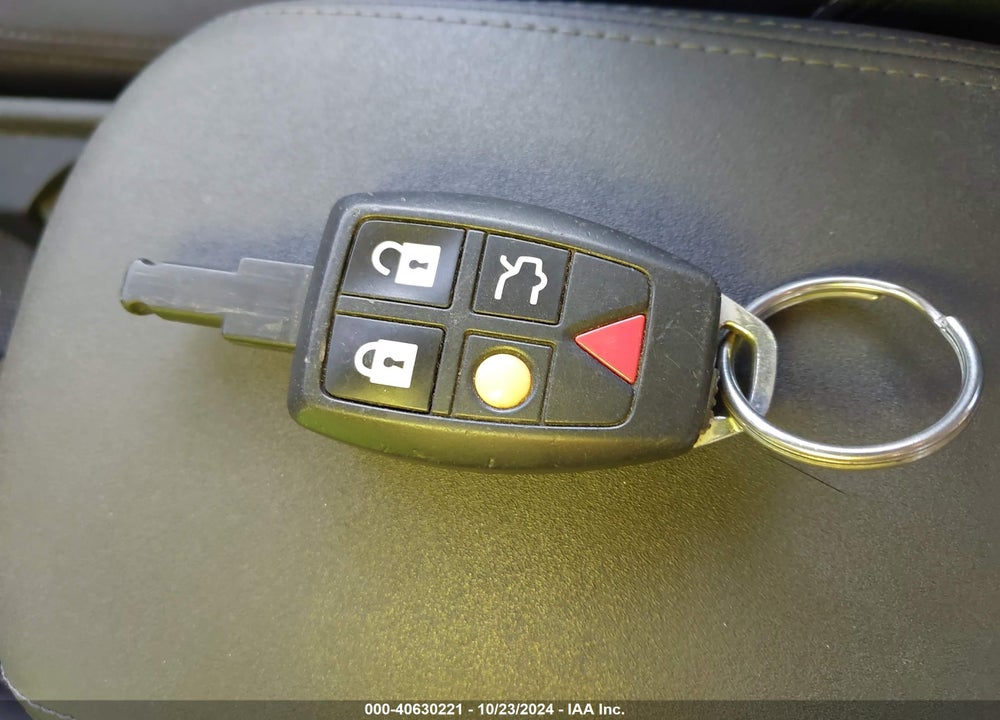2005 VOLVO V50 VIN: YV1MW390452068022