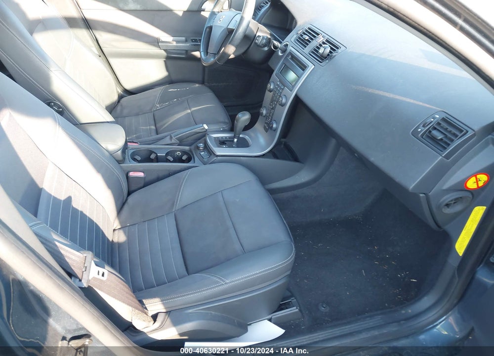 2005 VOLVO V50 VIN: YV1MW390452068022
