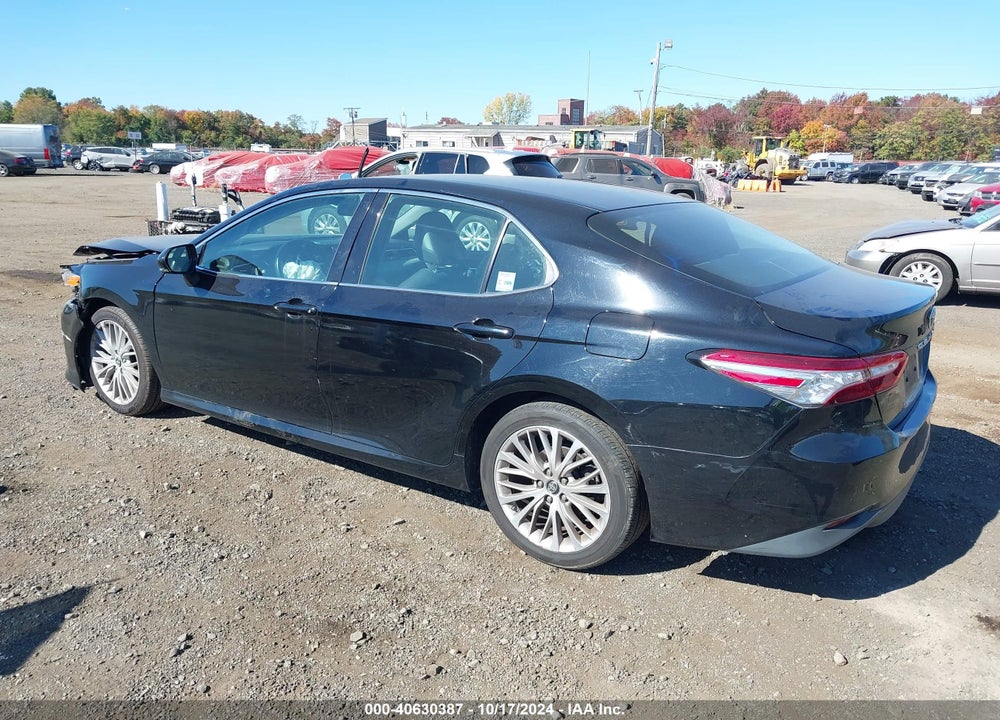 2018 TOYOTA CAMRY VIN: 4T1B11HK2JU120065