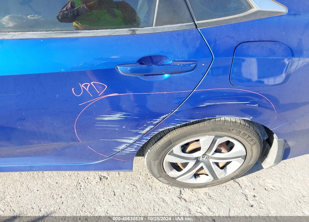 2018 HONDA CIVIC LX VIN: 2HGFC2F57JH552335