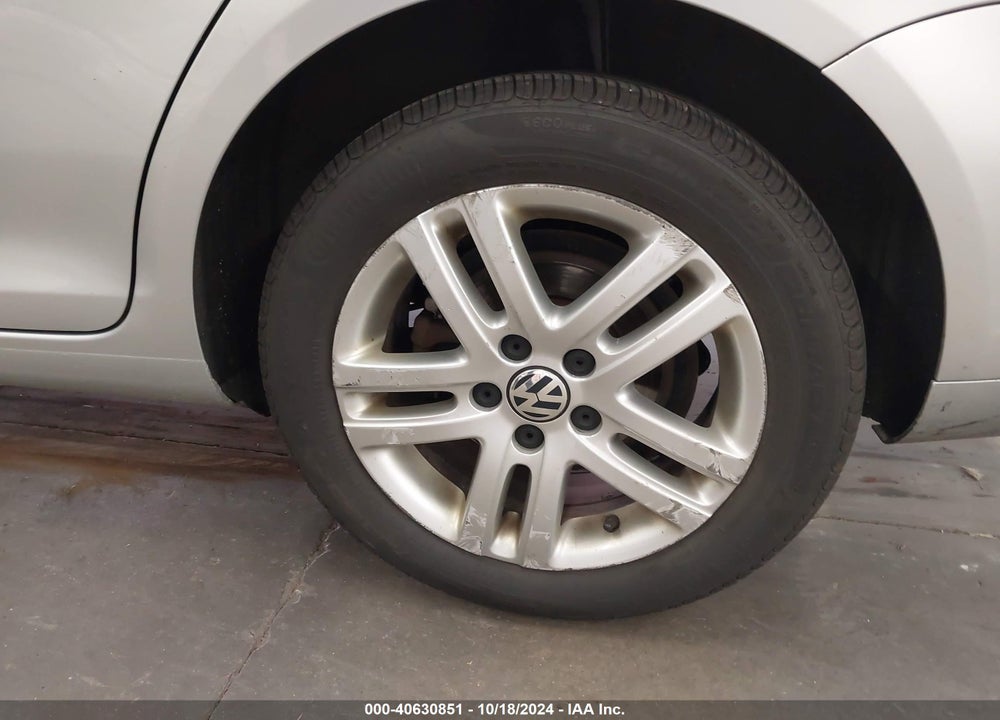 2011 VOLKSWAGEN JETTA SPORTWAGEN 2.0L TDI VIN: 3VWML7AJ3BM667392
