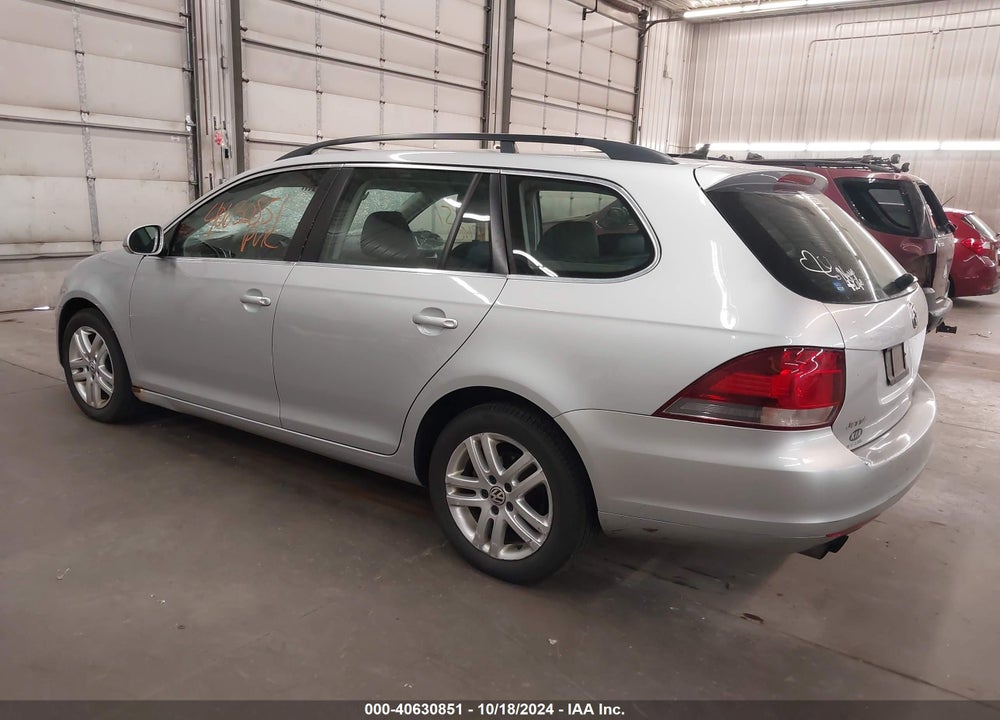 2011 VOLKSWAGEN JETTA SPORTWAGEN 2.0L TDI VIN: 3VWML7AJ3BM667392