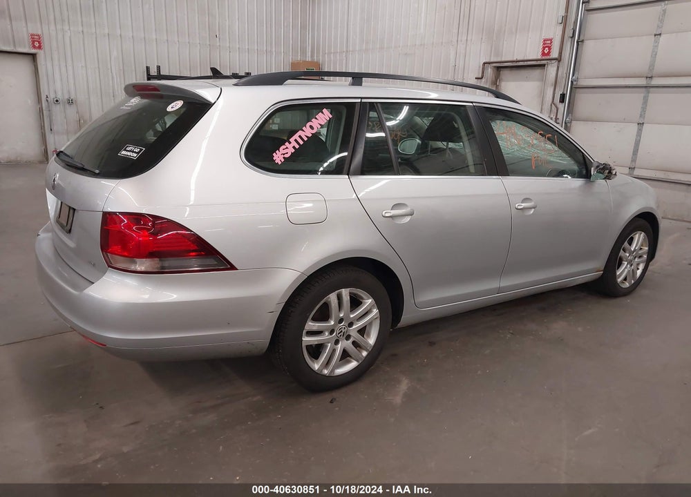 2011 VOLKSWAGEN JETTA SPORTWAGEN 2.0L TDI VIN: 3VWML7AJ3BM667392