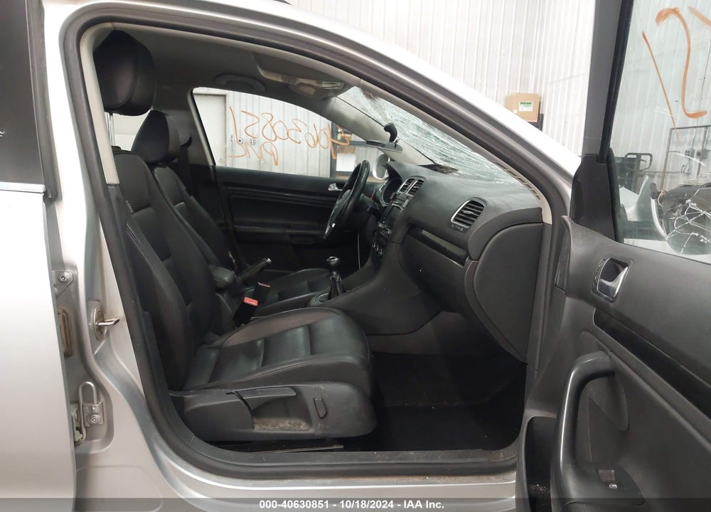 2011 VOLKSWAGEN JETTA SPORTWAGEN 2.0L TDI VIN: 3VWML7AJ3BM667392