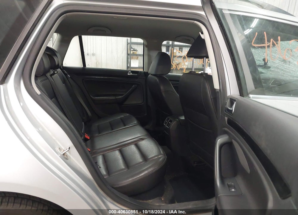 2011 VOLKSWAGEN JETTA SPORTWAGEN 2.0L TDI VIN: 3VWML7AJ3BM667392