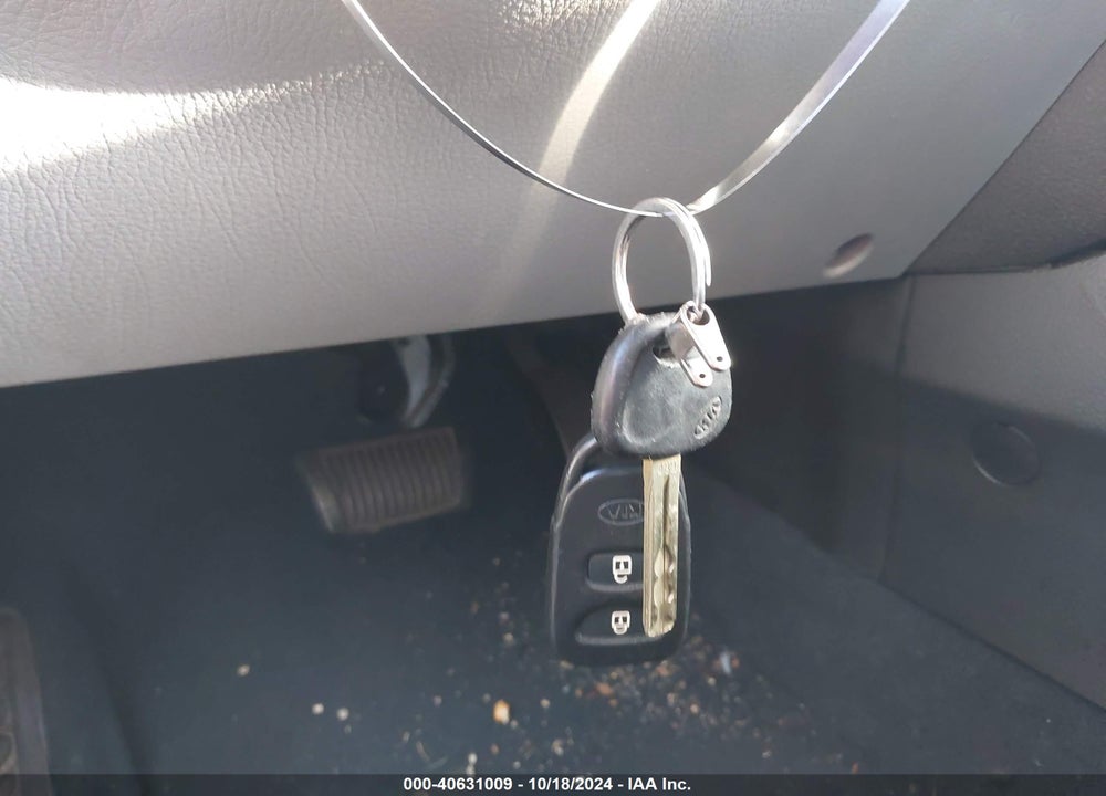 2012 KIA SORENTO LX V6 VIN: 5XYKT4A29CG189592