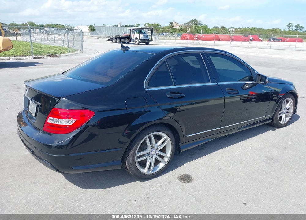 2012 MERCEDES-BENZ C 250 LUXURY/SPORT VIN: WDDGF4HB2CA633839