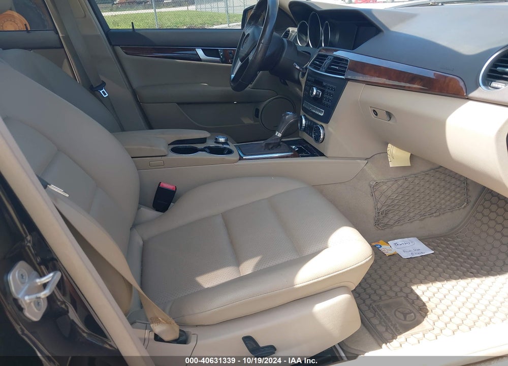 2012 MERCEDES-BENZ C 250 LUXURY/SPORT VIN: WDDGF4HB2CA633839