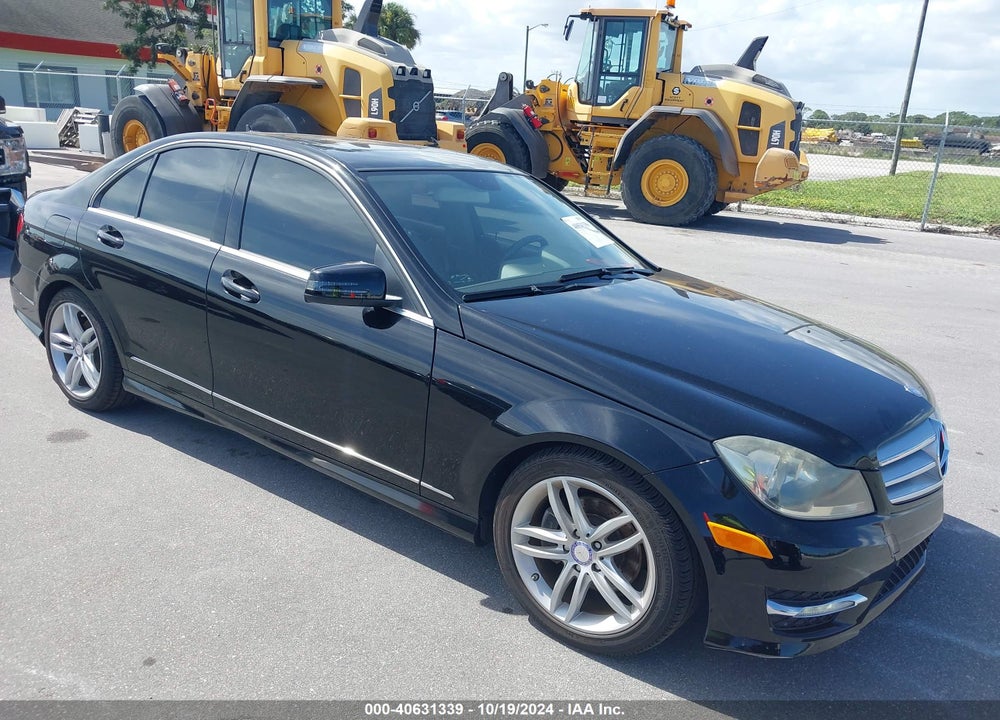 2012 MERCEDES-BENZ C 250 LUXURY/SPORT VIN: WDDGF4HB2CA633839