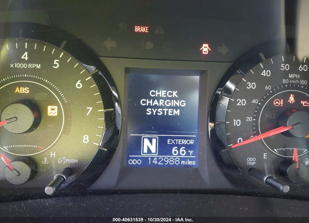 2015 TOYOTA SIENNA LE 8 PASSENGER VIN: 5TDKK3DC7FS570348