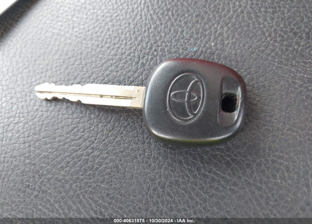 2005 TOYOTA MATRIX/XR VIN: 2T1KR32E55C418995