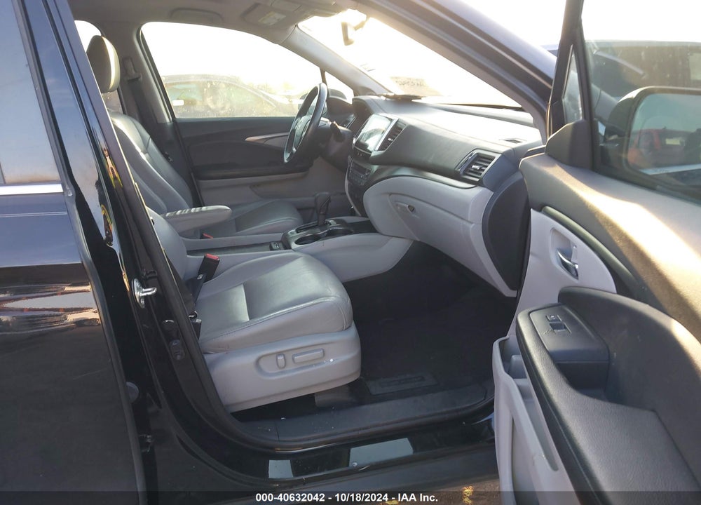 2017 HONDA PILOT EX-L VIN: 5FNYF5H8XHB023212
