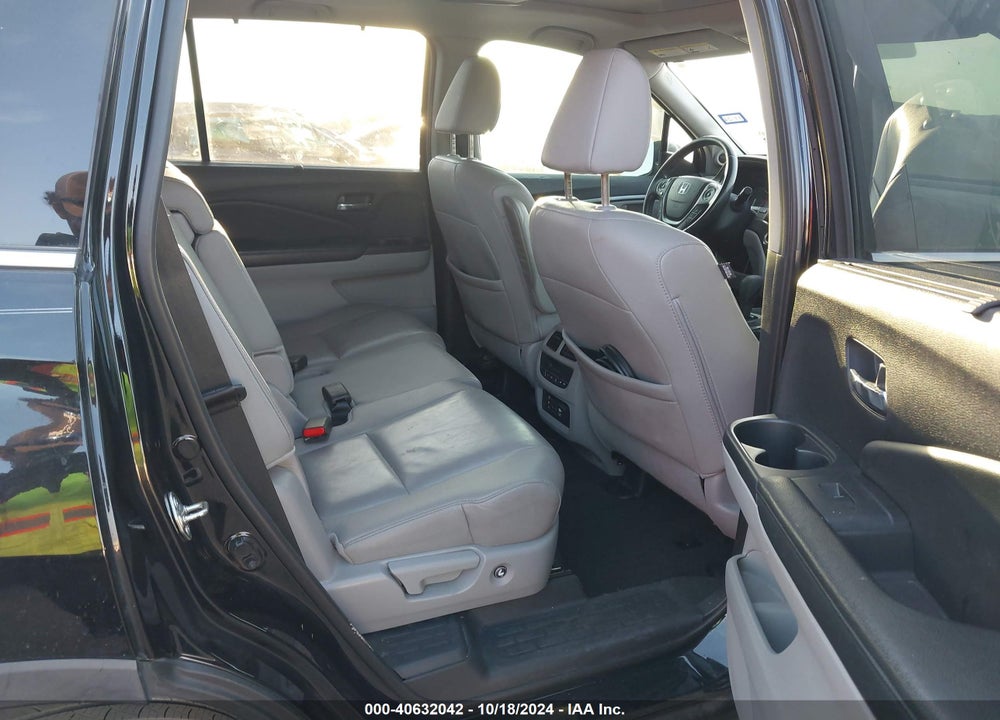 2017 HONDA PILOT EX-L VIN: 5FNYF5H8XHB023212